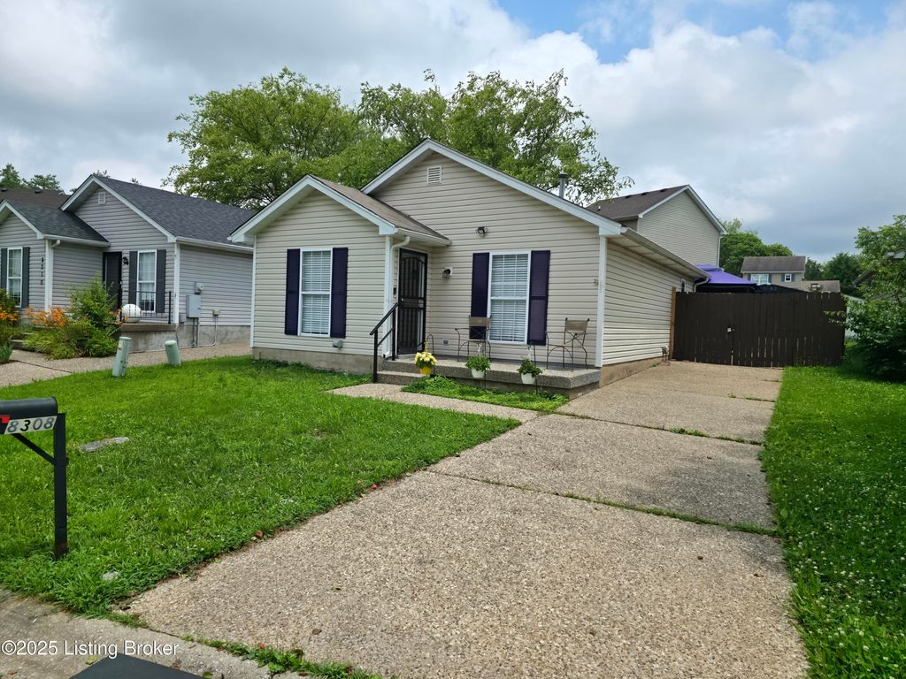 Photo of 8308 Lake Superior Dr, Louisville, KY 40291 (MLS # 1712126)