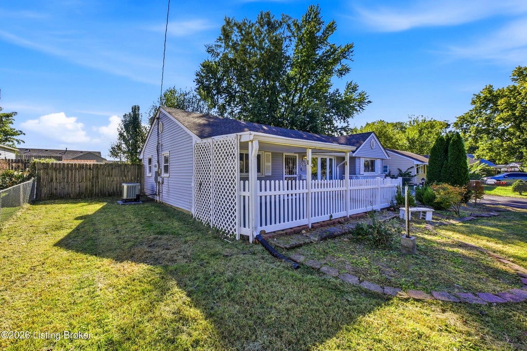 Photo of 9409 Dalton Dr, Louisville, KY 40272 (MLS # 1732504)