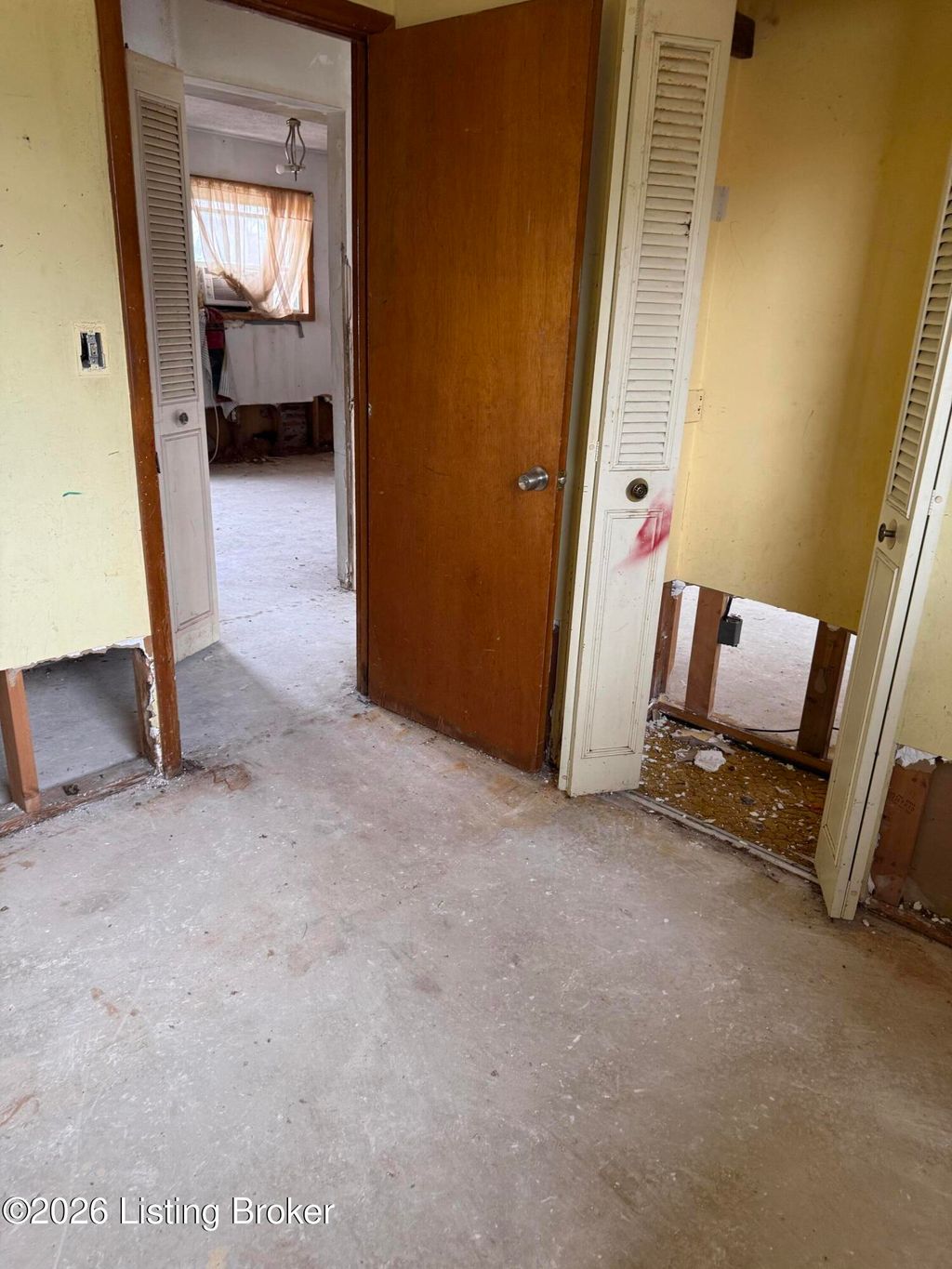 Photo of 314 Summers Dr, Louisville, KY 40229 (MLS # 1709529)