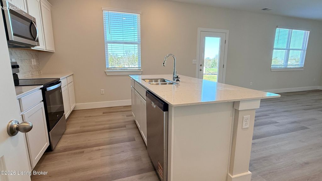 Photo of 11111 Pheasant Run Ct, Louisville, KY 40229 (MLS # 1712509)