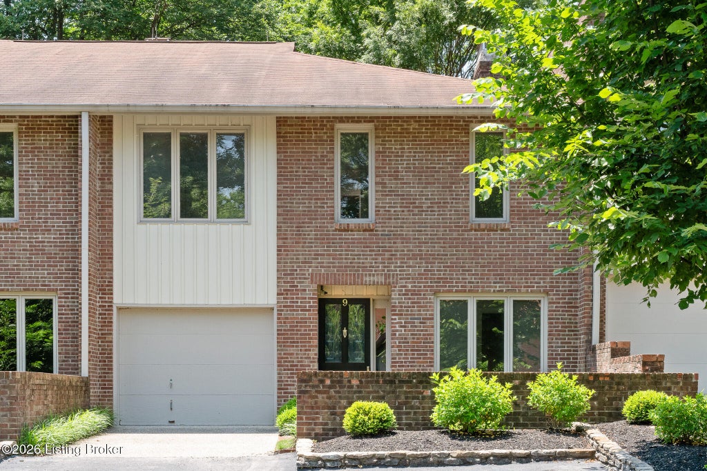 Photo of 4112 Massie Ave #APT 9, Louisville, KY 40207 (MLS # 1729876)
