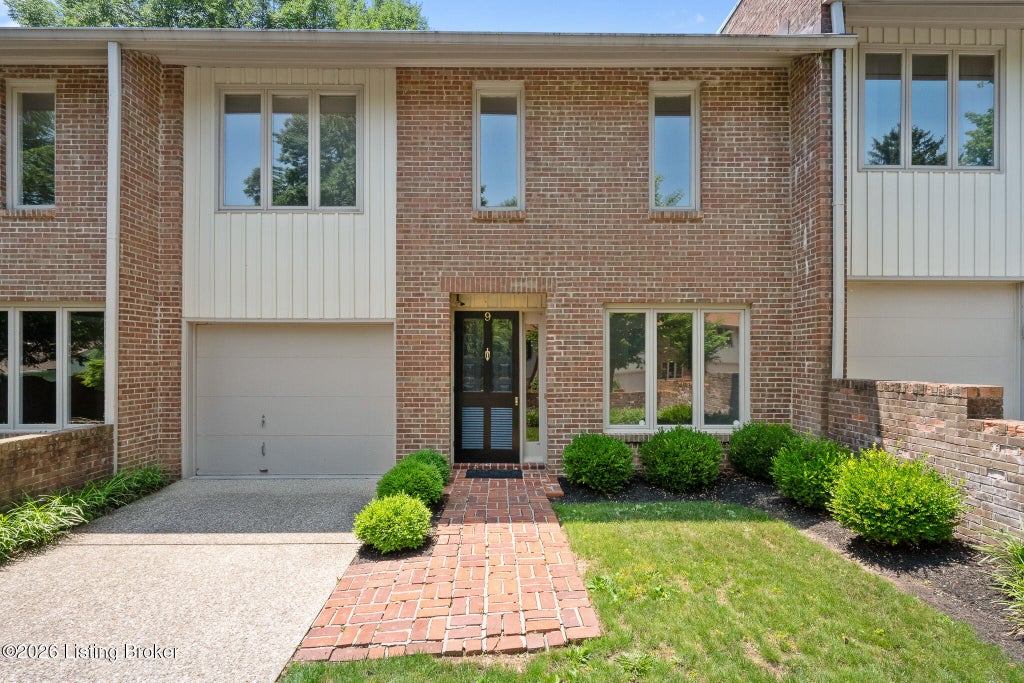 Photo of 4112 Massie Ave #APT 9, Louisville, KY 40207 (MLS # 1729876)
