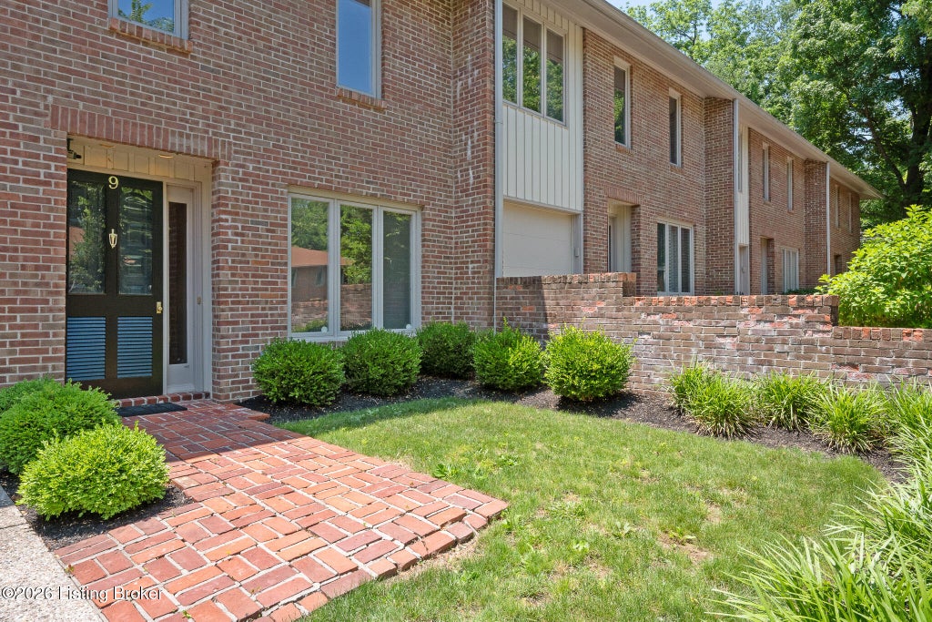 Photo of 4112 Massie Ave #APT 9, Louisville, KY 40207 (MLS # 1729876)
