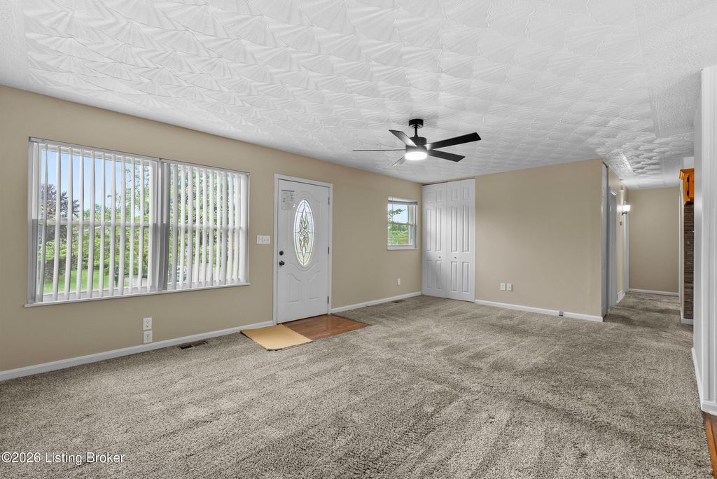 Photo of 332 Glenview Rd, Louisville, KY 40229 (MLS # 1719987)