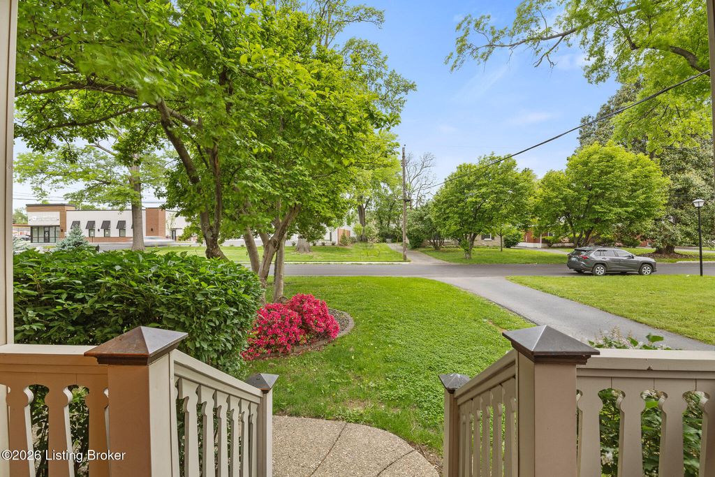 Photo of 105 Marshall Dr, Louisville, KY 40207 (MLS # 1706452)