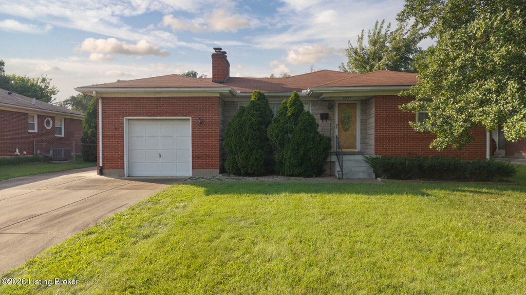 Photo of 2207 Liverpool Ln, Louisville, KY 40218 (MLS # 1725728)