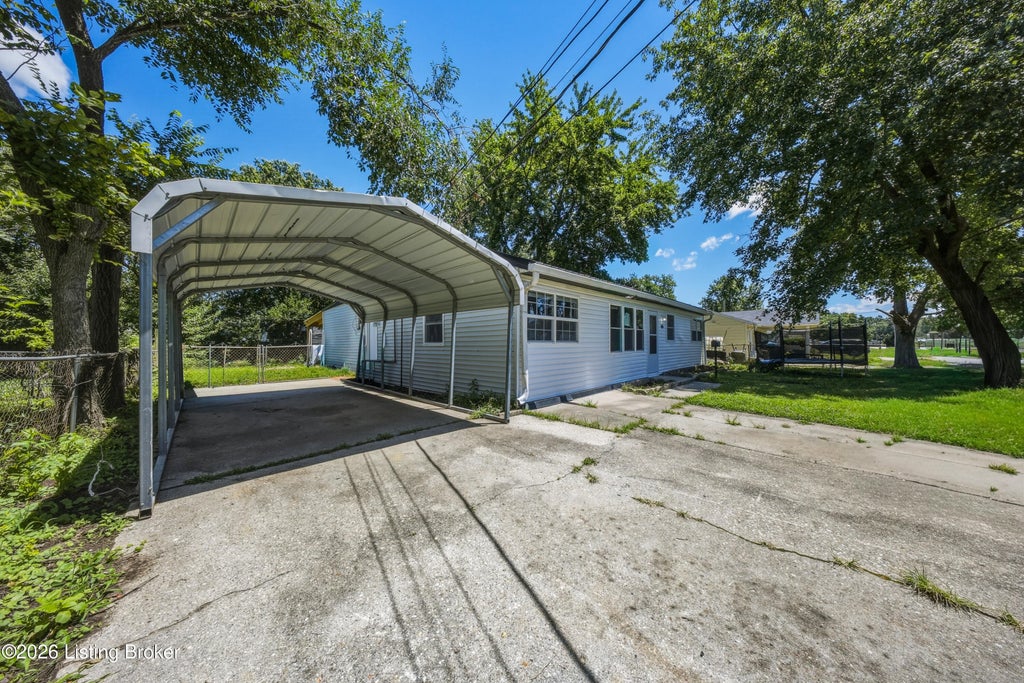 Photo of 7005 Ethan Allen Way, Louisville, KY 40272 (MLS # 1731597)