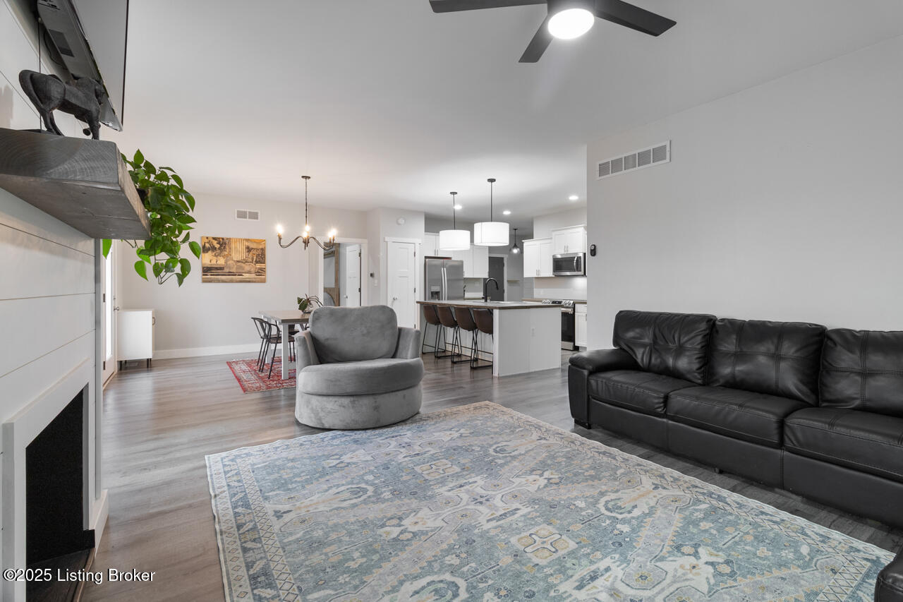 301 Chanda Ln, New Albany, Indiana image 3