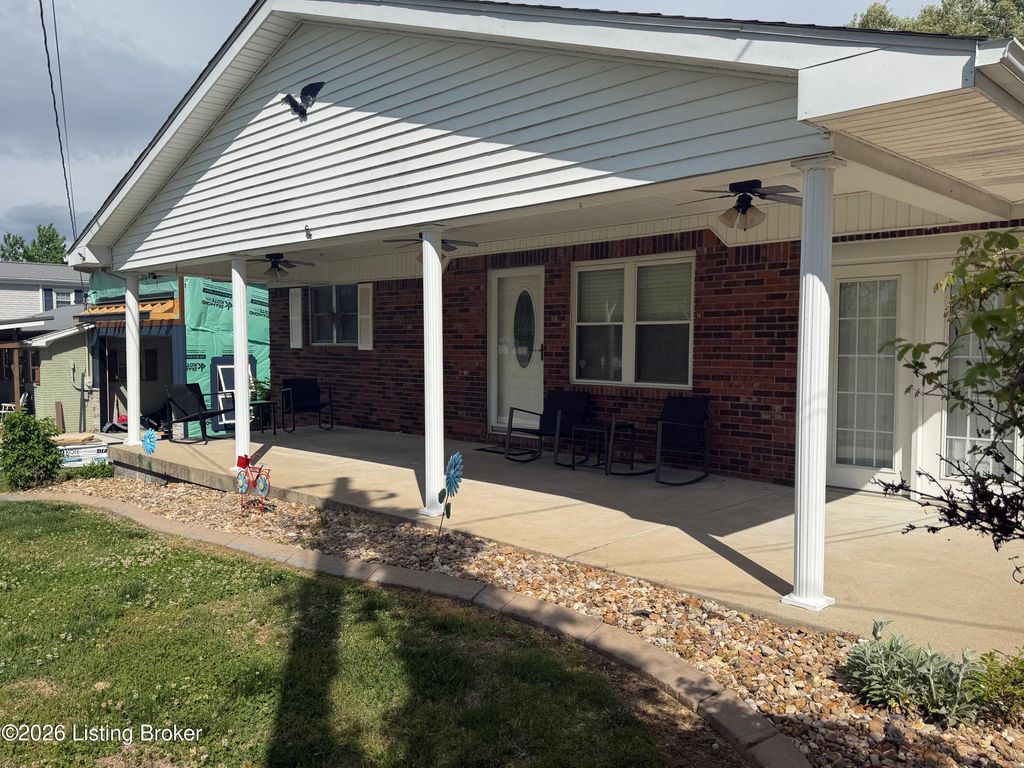 Photo of 2908 Cannons Point Ln, McDaniels, KY 40152 (MLS # 1714740)