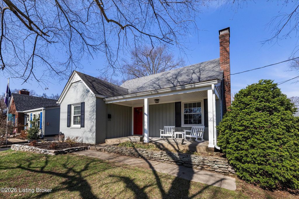 Photo of 3433 Warner Ave, Louisville, KY 40207 (MLS # 1711113)