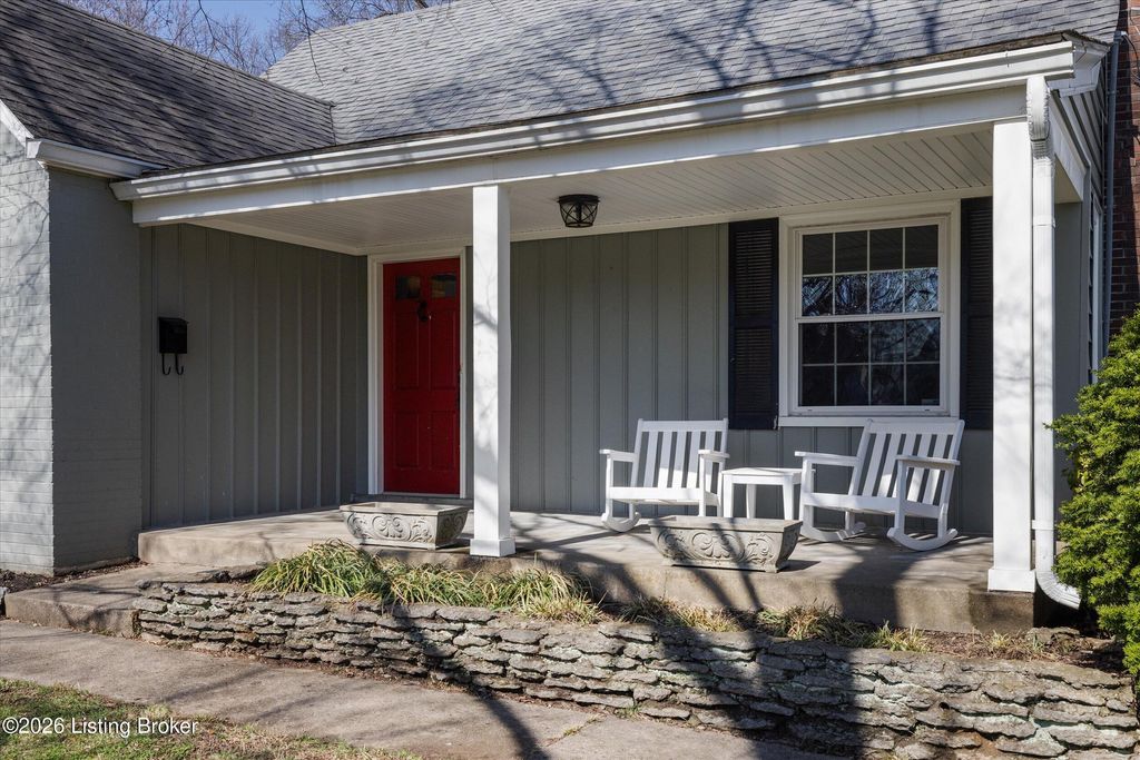 Photo of 3433 Warner Ave, Louisville, KY 40207 (MLS # 1711113)