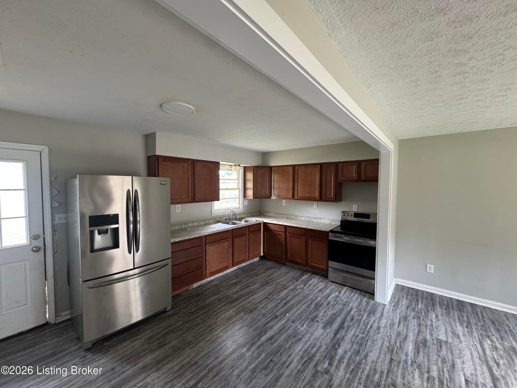 Photo of 5407 Chestnutwood Way, Louisville, KY 40272 (MLS # 1729335)