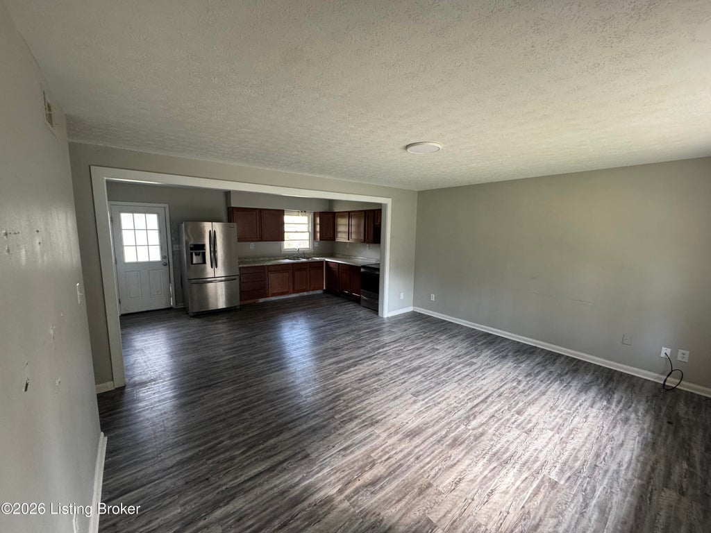 Photo of 5407 Chestnutwood Way, Louisville, KY 40272 (MLS # 1729335)