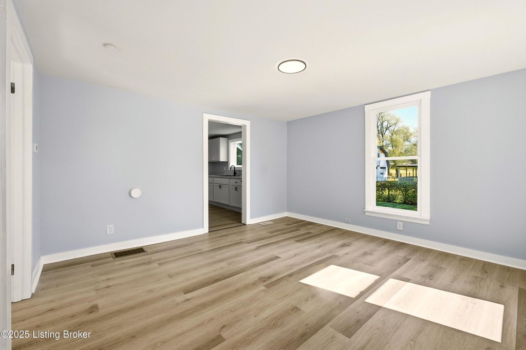 Photo of 4909 Kendall Rd, Louisville, KY 40272 (MLS # 1701556)