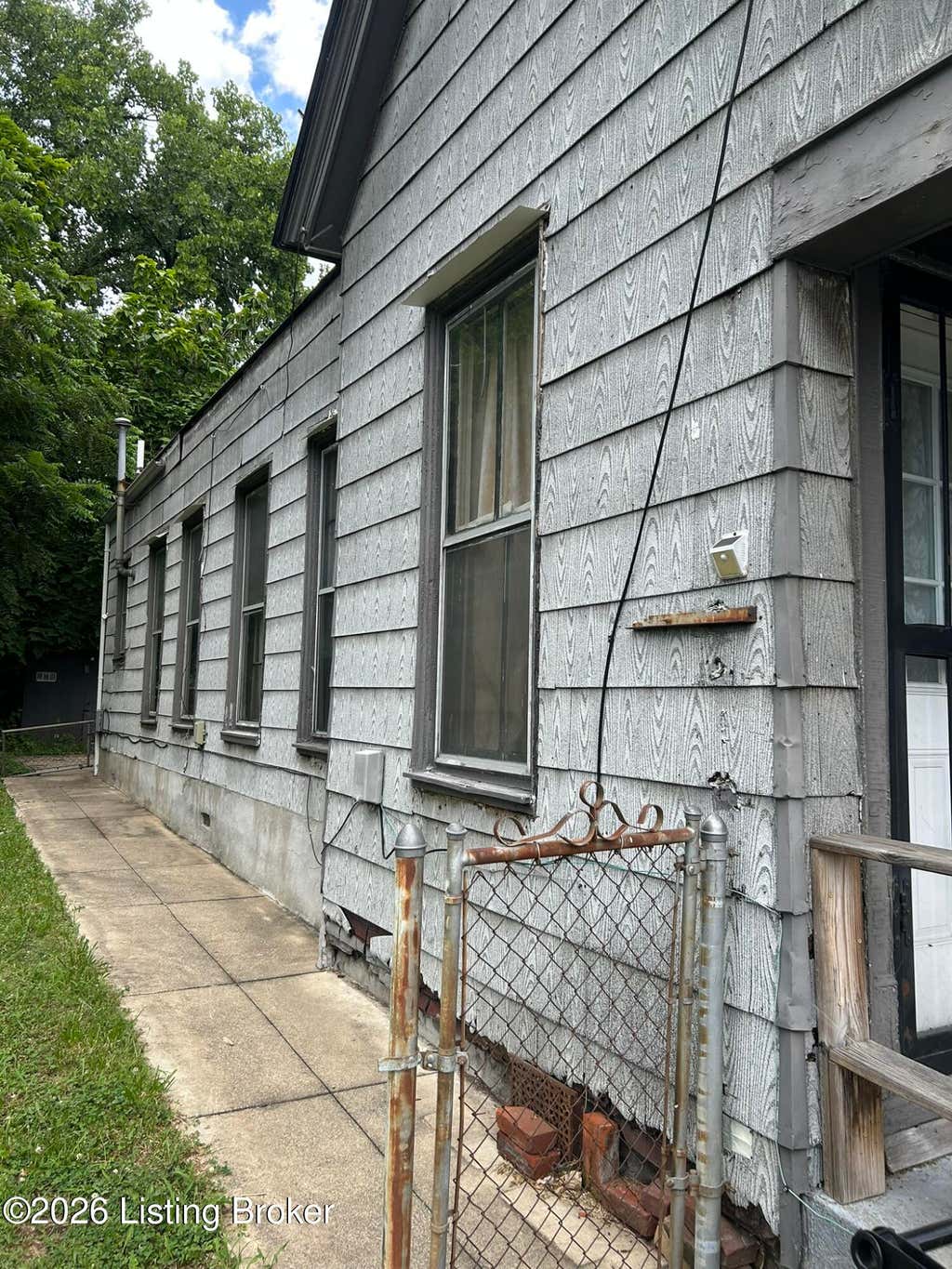 Photo of 308 S 24th St, Louisville, KY 40212 (MLS # 1723554)