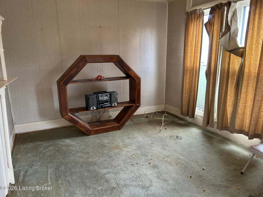 Photo of 308 S 24th St, Louisville, KY 40212 (MLS # 1723554)