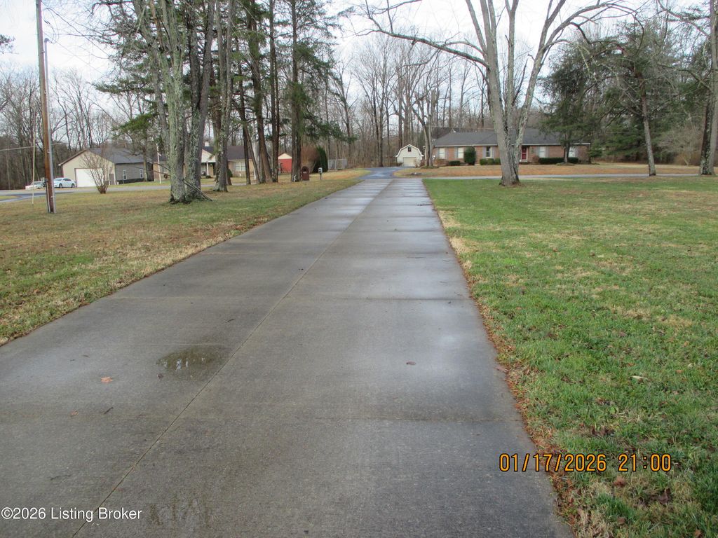 Photo of 376 Wilderness Trail, Shepherdsville, KY 40165 (MLS # 1706778)