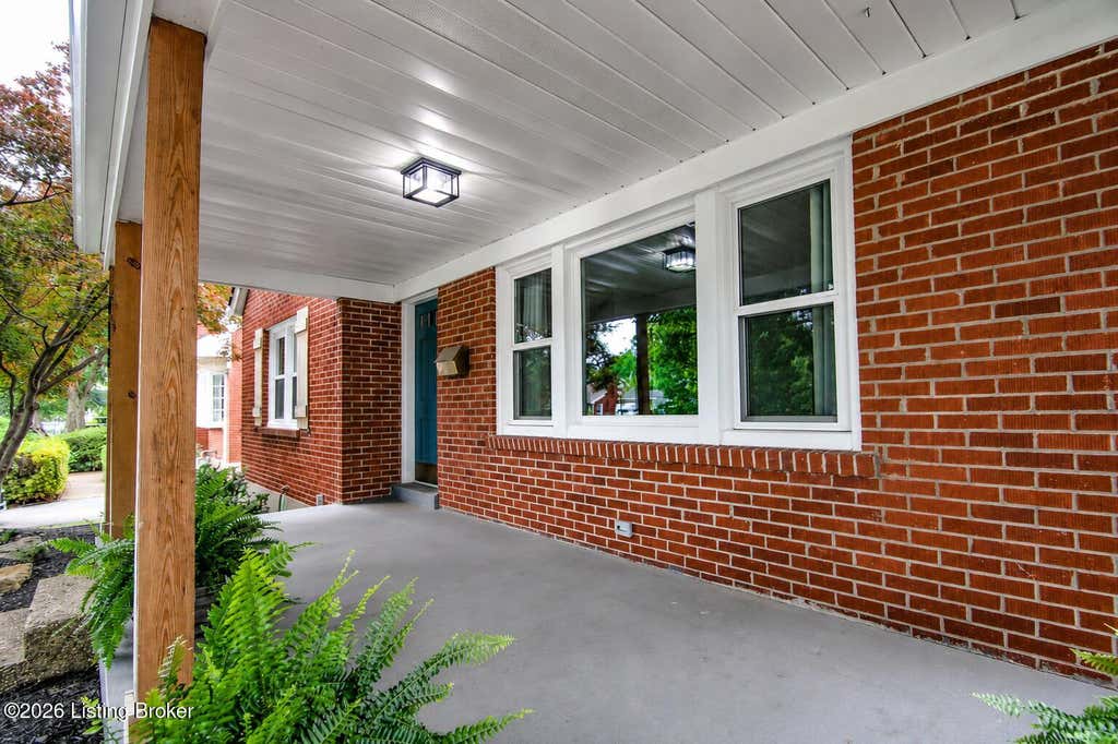 Photo of 216 Marshall Dr, Louisville, KY 40207 (MLS # 1720006)