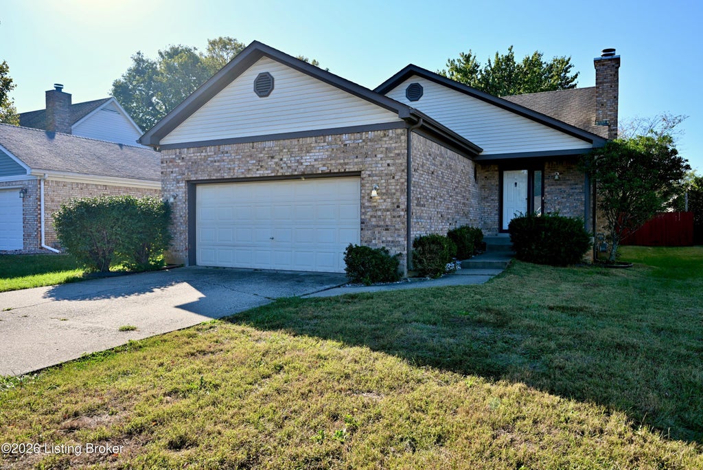 Photo of 8108 Cloudcroft Ln, Louisville, KY 40220 (MLS # 1732047)
