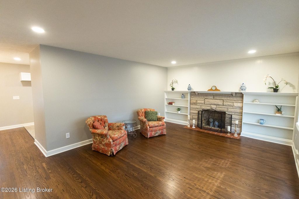 Photo of 4309 Southridge Dr, Louisville, KY 40272 (MLS # 1715067)