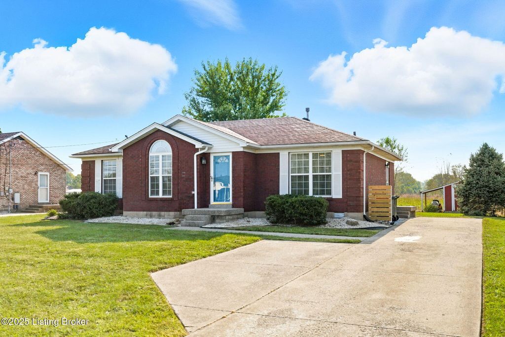 Photo of 267 Louis Ln, Mt Washington, KY 40047 (MLS # 1713377)