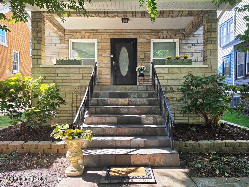 Photo of 1911 Sils Ave, Louisville, KY 40205 (MLS # 1731775)