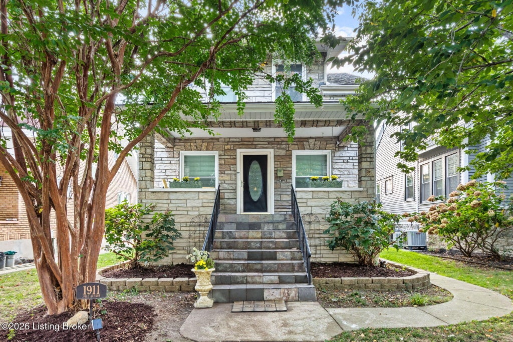 Photo of 1911 Sils Ave, Louisville, KY 40205 (MLS # 1731775)
