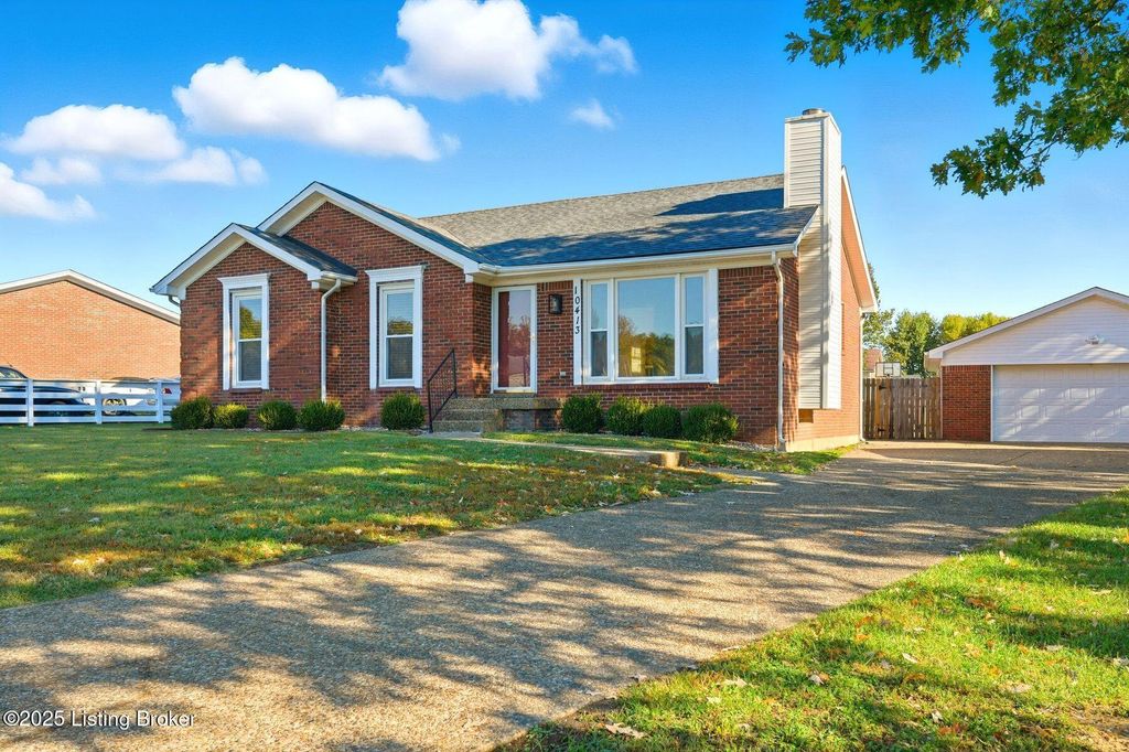 Photo of 10413 Gisela Ct, Fairdale, KY 40118 (MLS # 1701557)