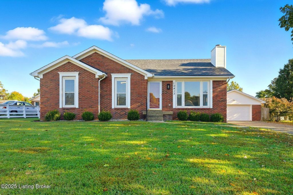 Photo of 10413 Gisela Ct, Fairdale, KY 40118 (MLS # 1701557)