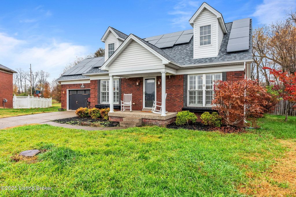 Photo of 9800 Valley Farms Blvd, Louisville, KY 40272 (MLS # 1704399)