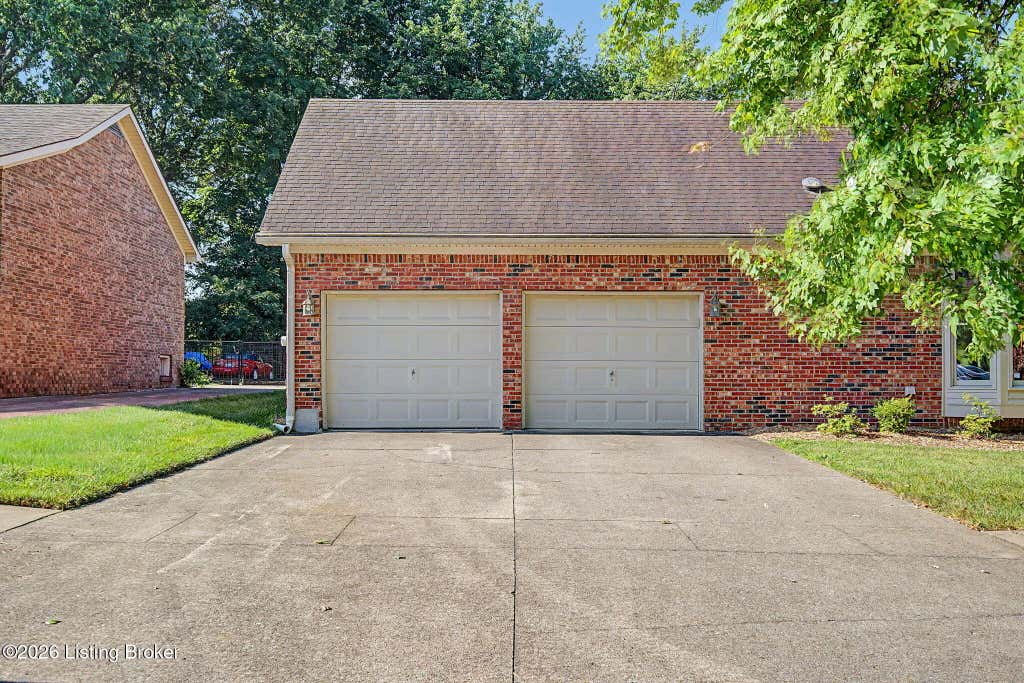 Photo of 8800 Timberline Dr, Louisville, KY 40291 (MLS # 1725439)
