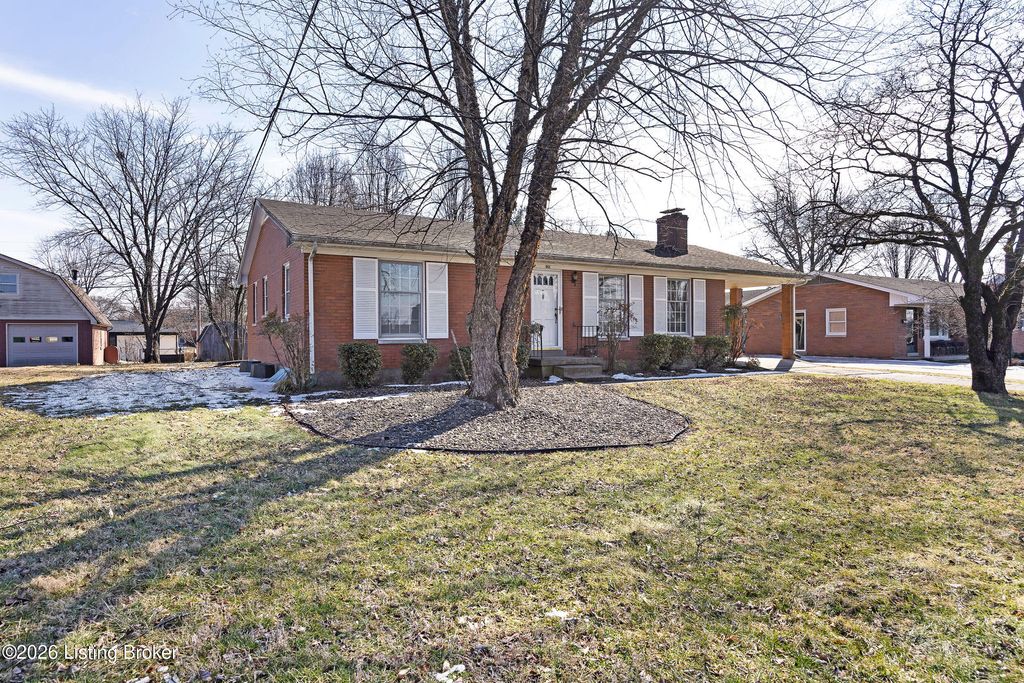 Photo of 401 S 6th St, Bardstown, KY 40004 (MLS # 1708709)