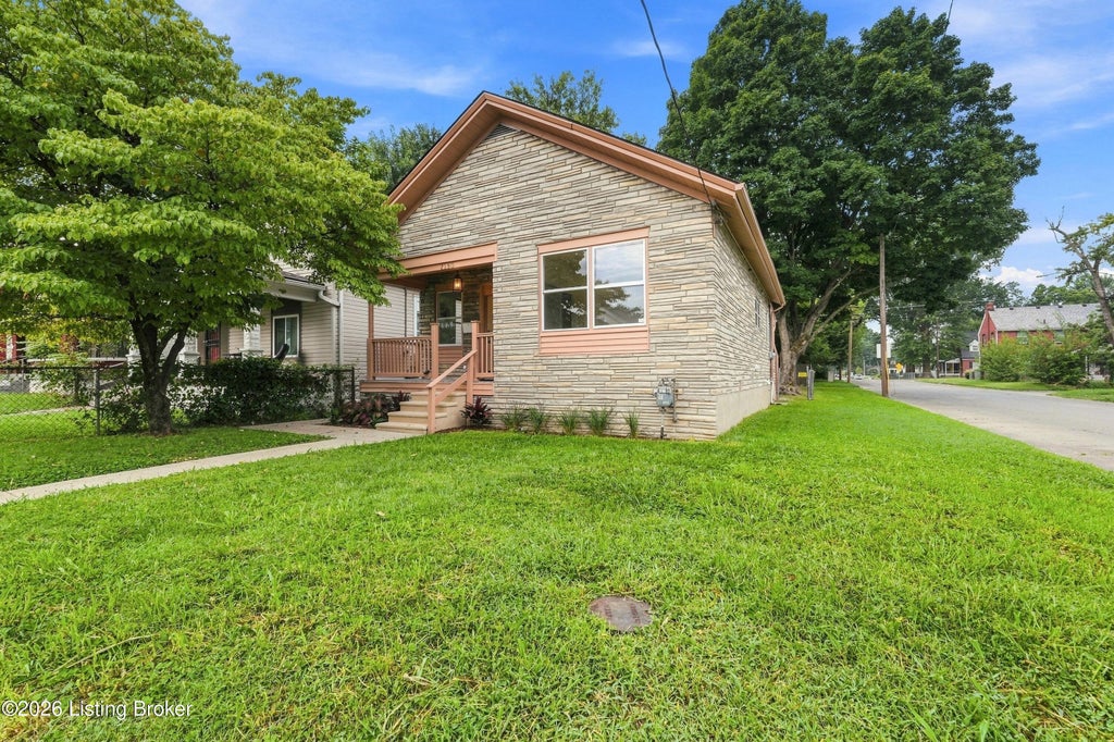 Photo of 2150 W Lee St, Louisville, KY 40210 (MLS # 1727623)