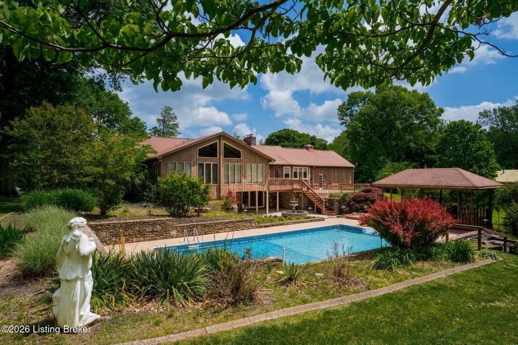 Photo of 2711 Parkwood Rd, Louisville, KY 40214 (MLS # 1726058)