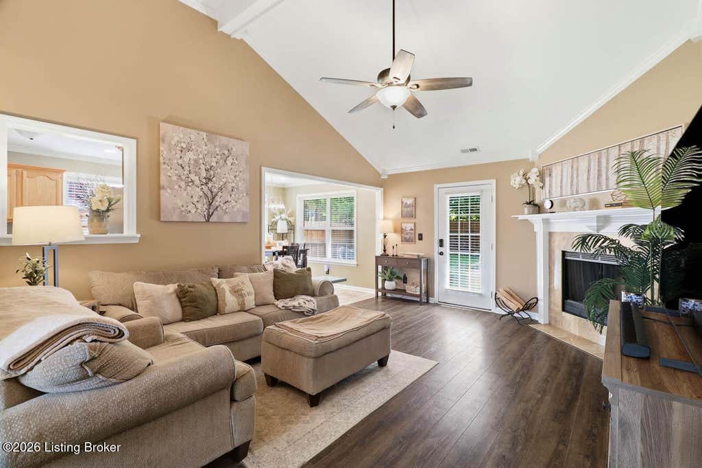 Photo of 537 Shady Glen Cir, Shepherdsville, KY 40165 (MLS # 1722803)