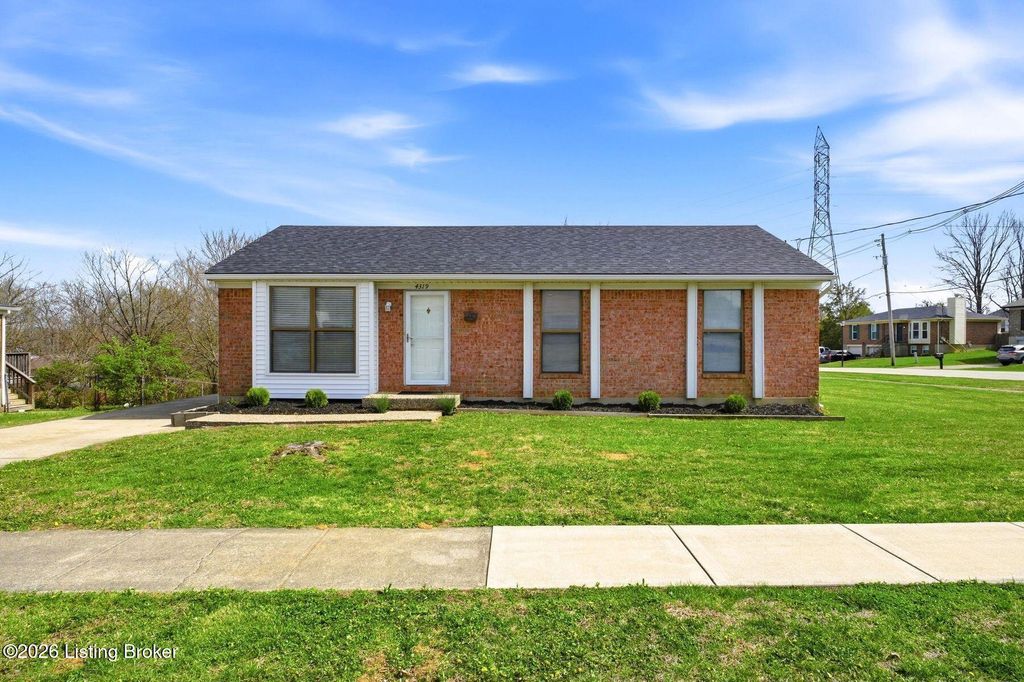 Photo of 4319 Chenwood Ln, Louisville, KY 40299 (MLS # 1718562)