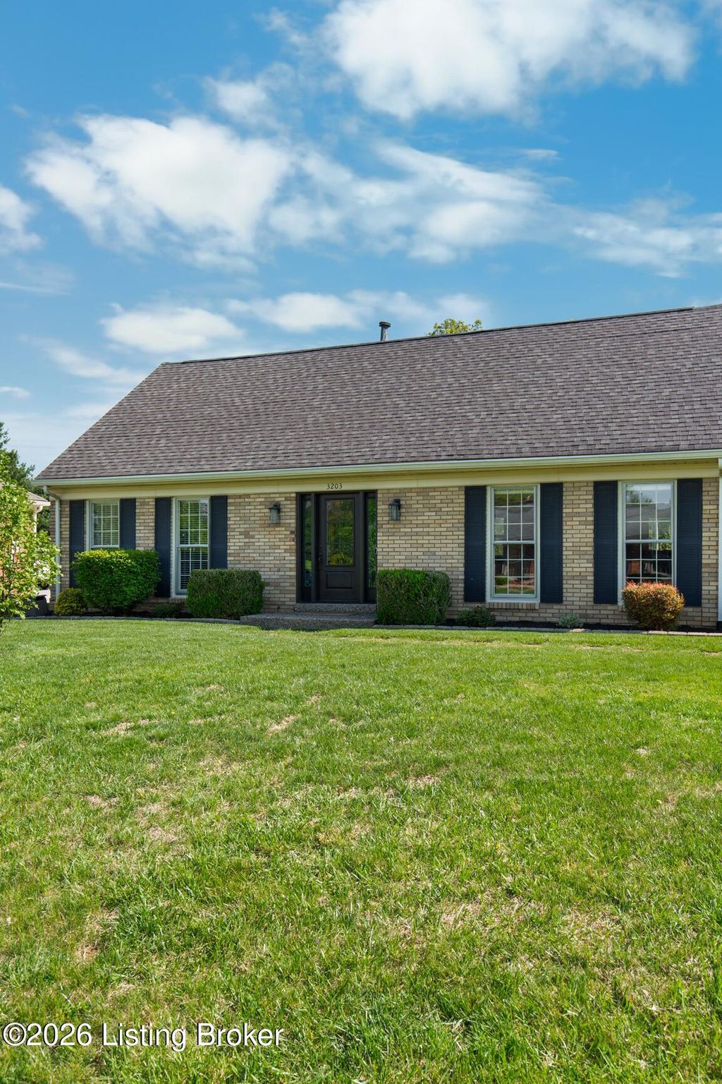 Photo of 3203 Morningview Dr, Louisville, KY 40242 (MLS # 1714213)