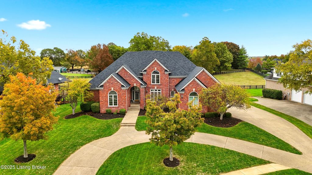 Photo of 12623 Ridgemoor Dr, Prospect, KY 40059 (MLS # 1702129)