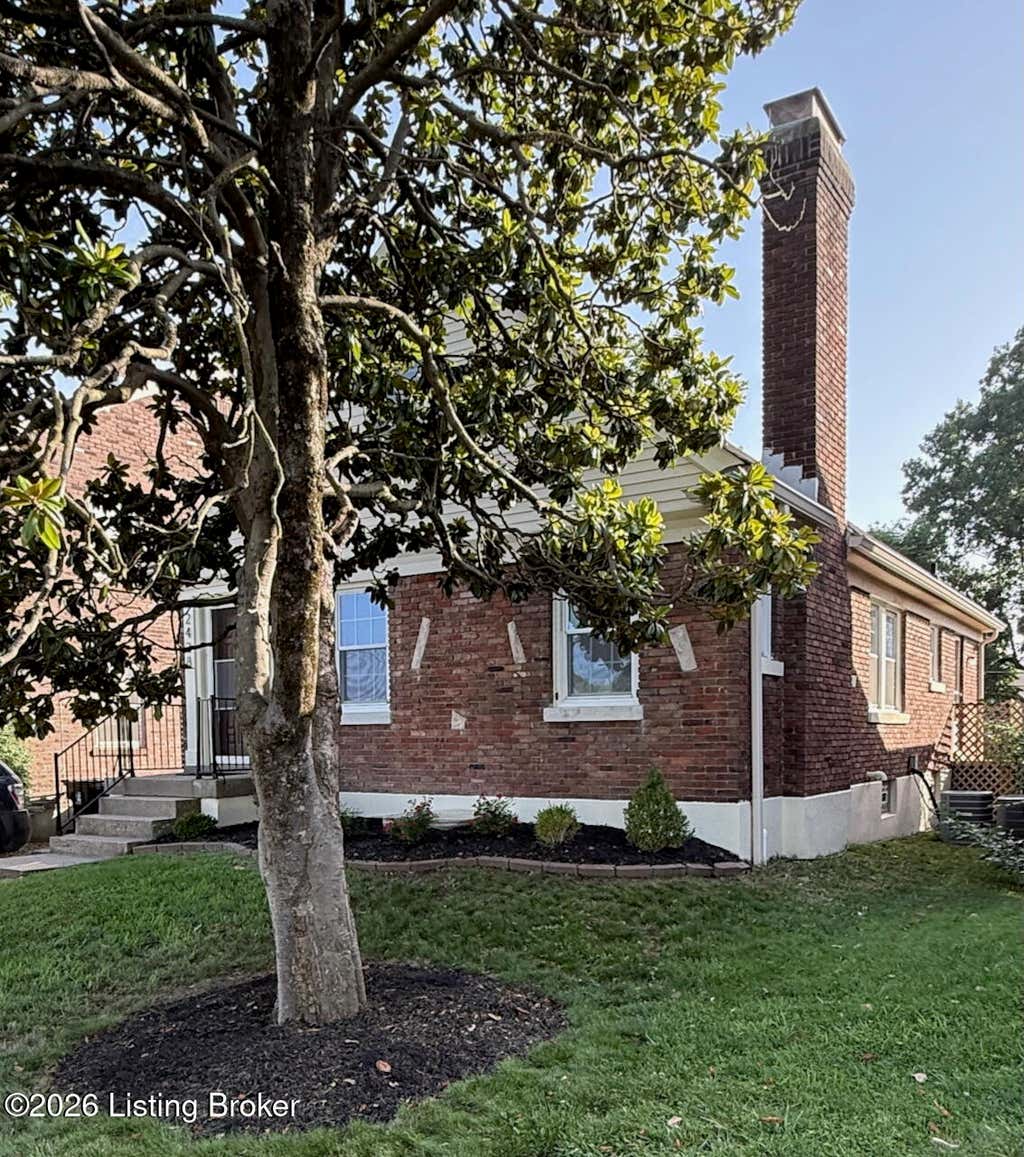 Photo of 2428 Bradley Ave, Louisville, KY 40217 (MLS # 1722056)