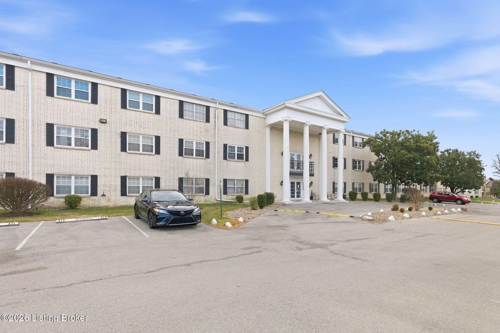 Photo of 205 El Conquistador Pl, Louisville, KY 40220 (MLS # 1721256)
