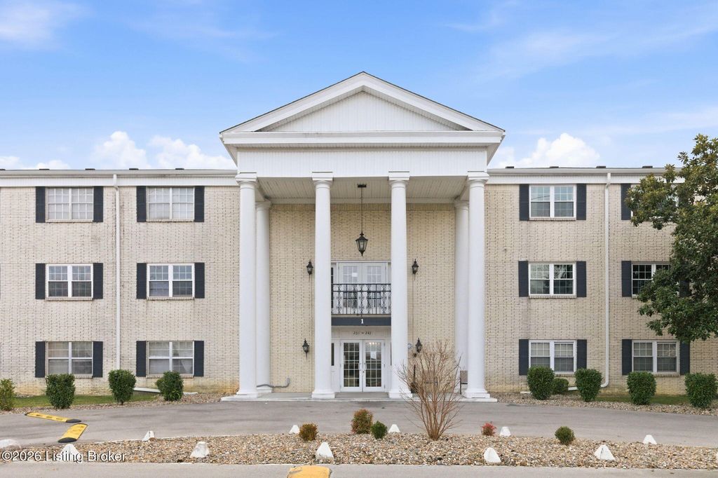 Photo of 205 El Conquistador Pl, Louisville, KY 40220 (MLS # 1721256)