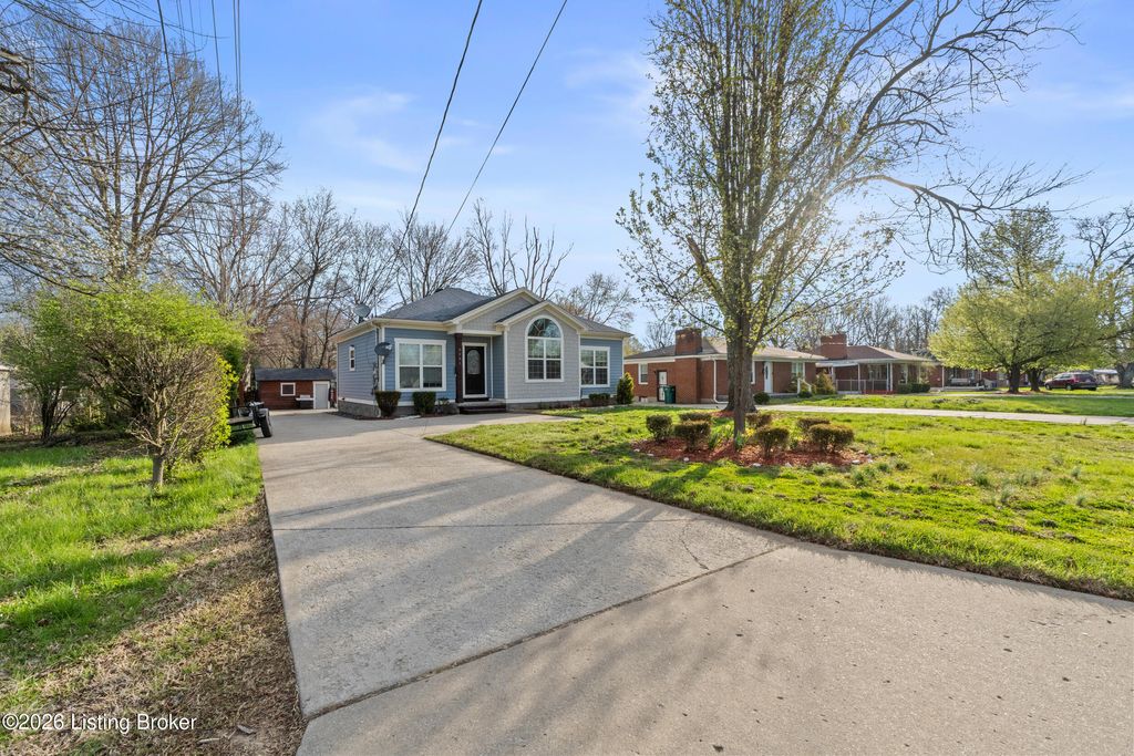 Photo of 3231 Elane Dr, Louisville, KY 40216 (MLS # 1712609)