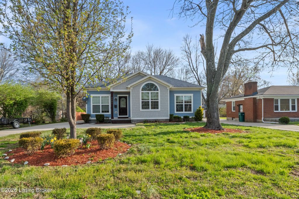 Photo of 3231 Elane Dr, Louisville, KY 40216 (MLS # 1712609)