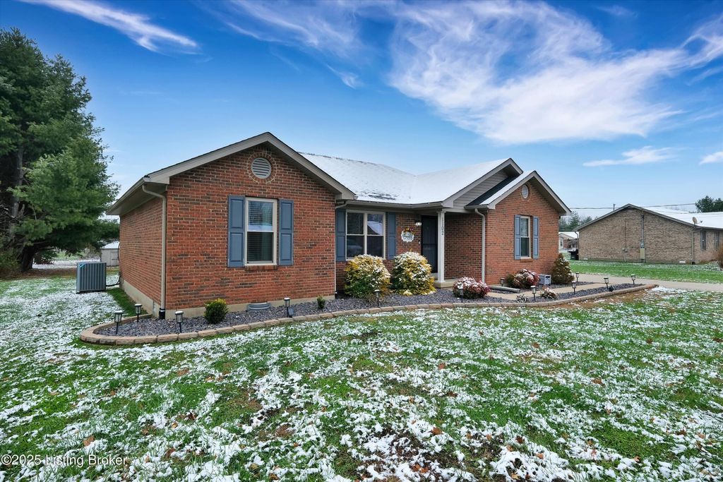 Photo of 1102 Breezy Way, Bardstown, KY 40004 (MLS # 1704859)
