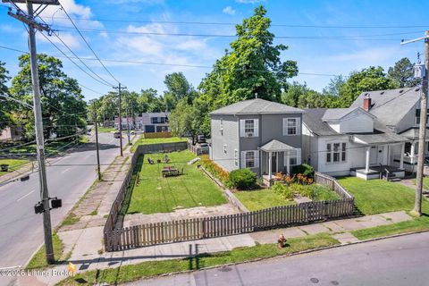 Photo of 2202 W Oak St, Louisville, KY 40210 (MLS # 1714431)