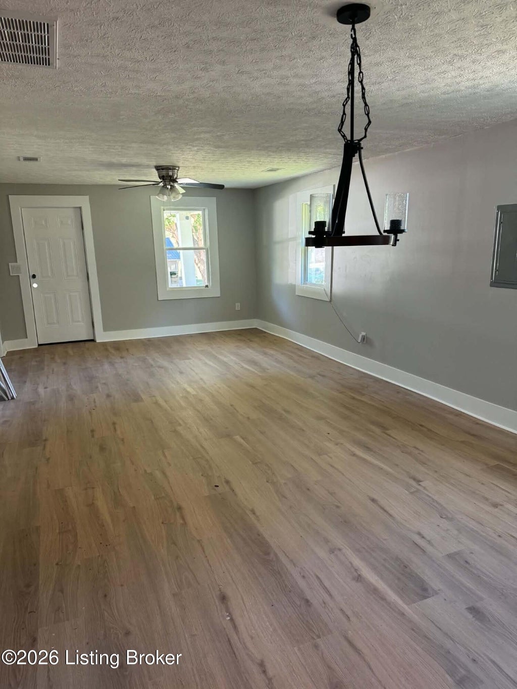 Photo of 420 Park St, Cave City, KY 42127 (MLS # 1730316)