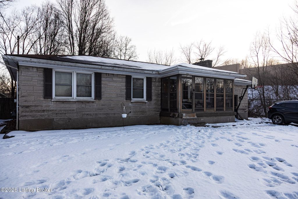 Photo of 2410 Garrs Ln, Louisville, KY 40216 (MLS # 1708893)