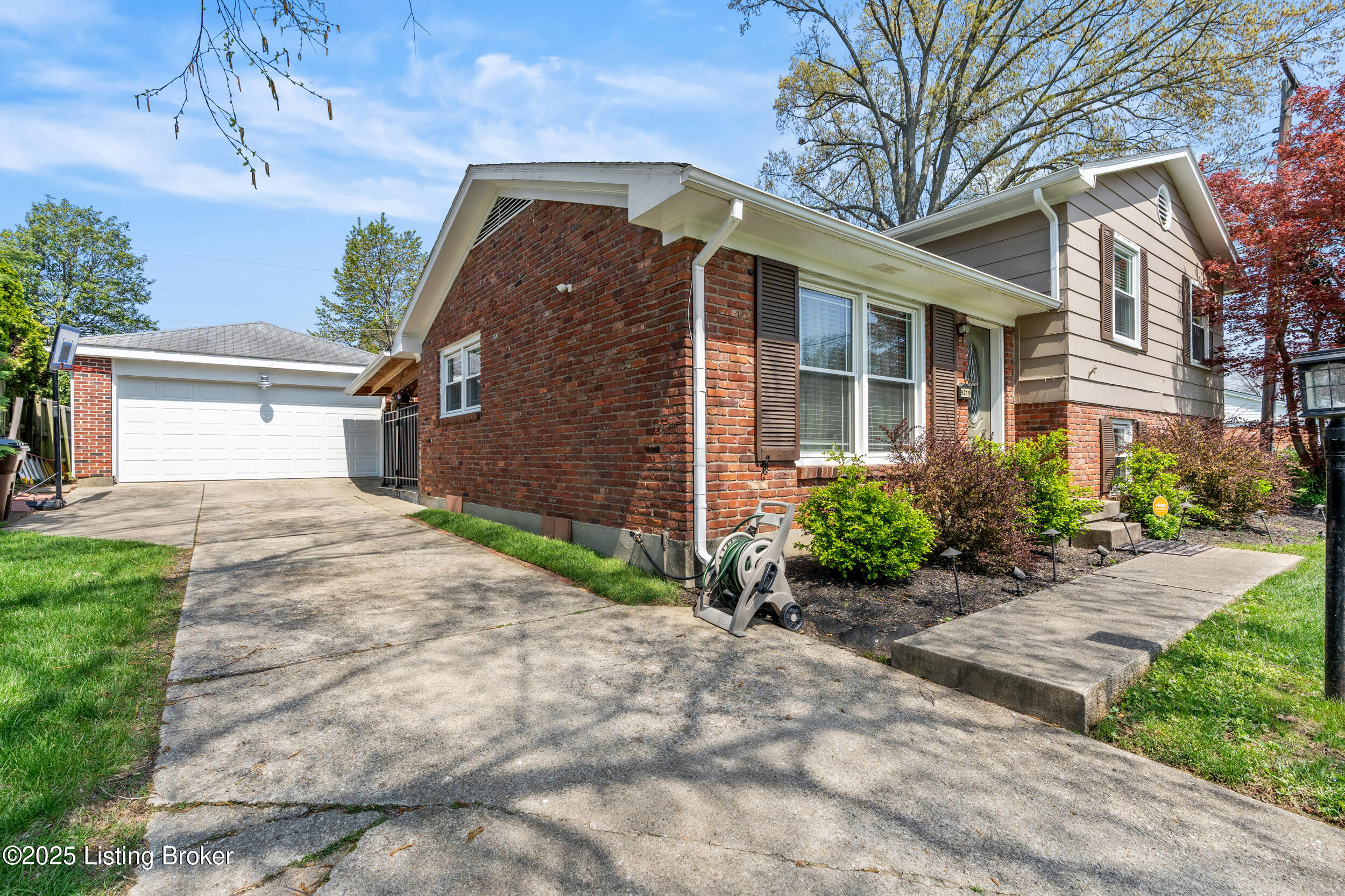 9219 Glover Ln, Louisville, Pennsylvania image 4
