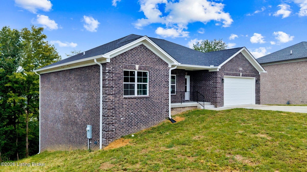 Photo of 4410 Stone Wynde Dr, Louisville, KY 40272 (MLS # 1730179)