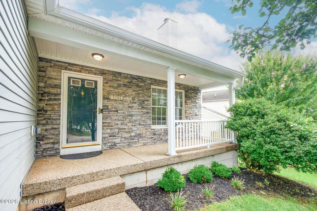 Photo of 5201 Oldshire Rd, Louisville, KY 40229 (MLS # 1726612)